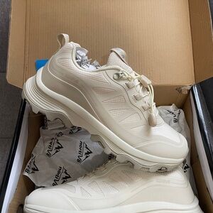 NORTIV 8 Hiking Shoes - never worn!